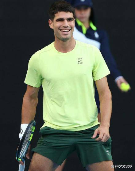 ！戴停用装置引发澳网世界第一当场拆掉bsport体育阿尔卡拉斯赛场被抓包(图5)